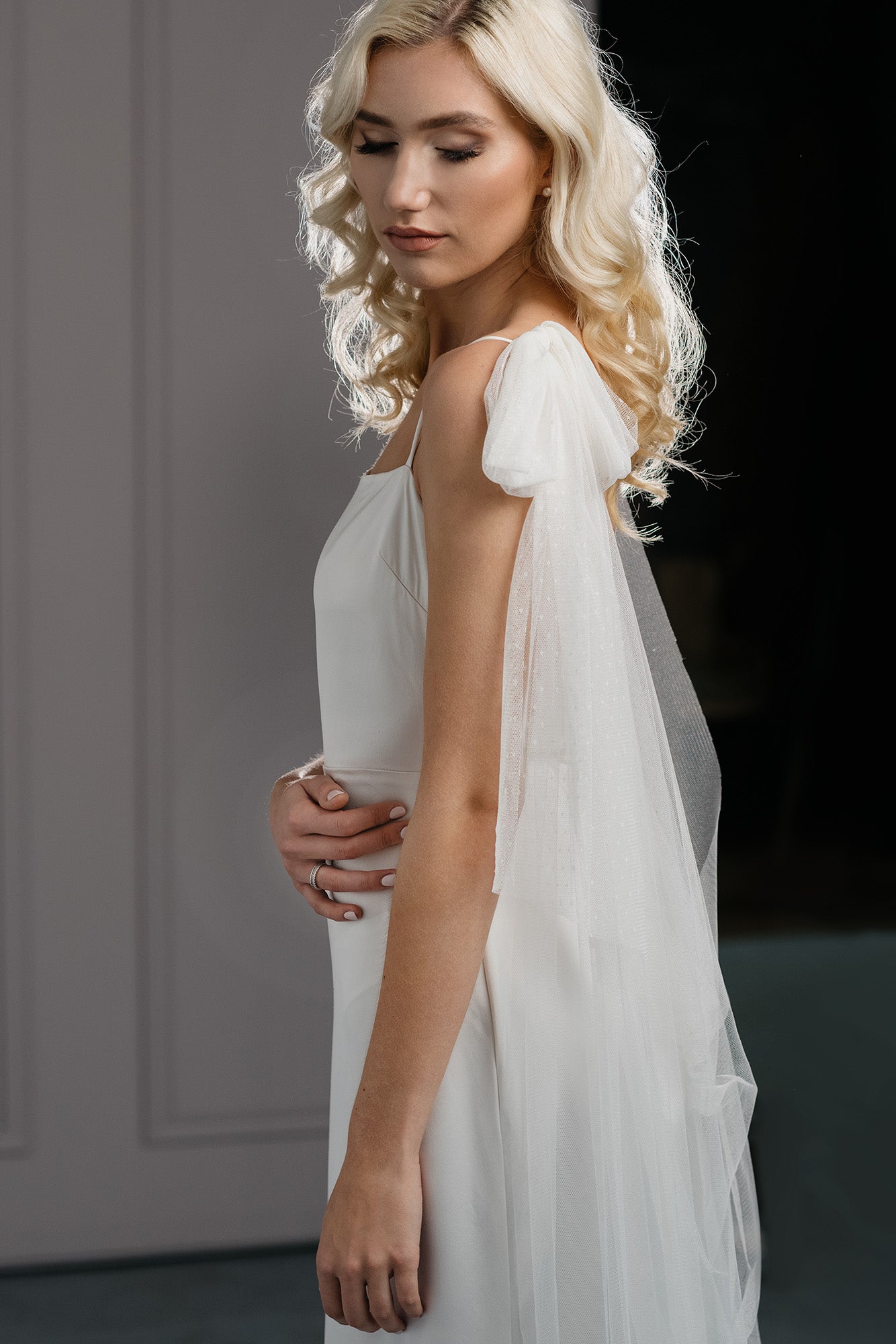 Modern bride in non-veil wedding look with PARIS detachable cape