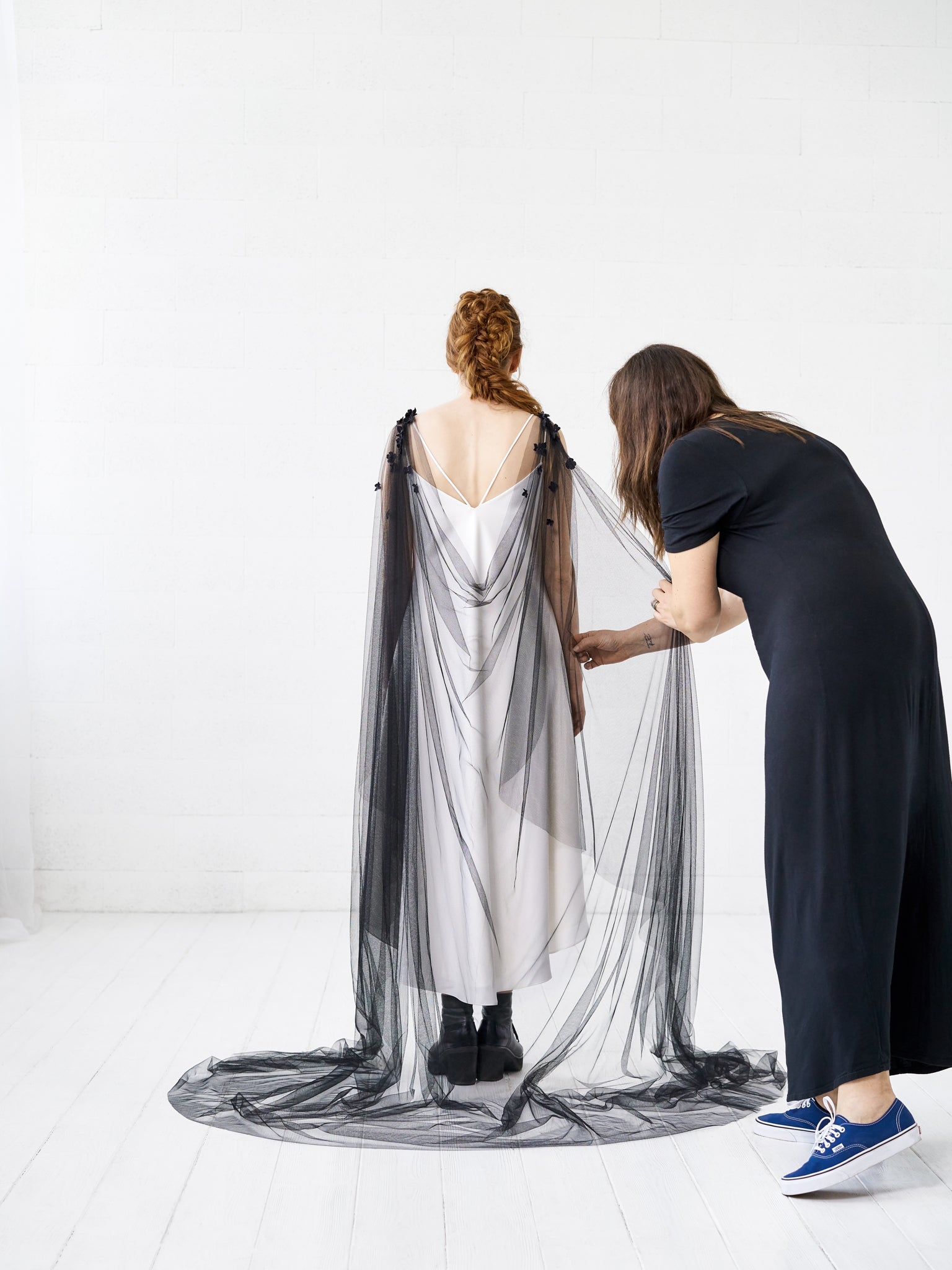 Lightweight English tulle cape veil with floral details, black color