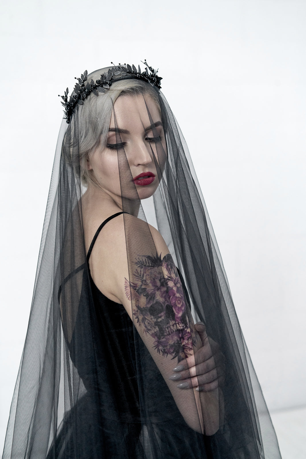Bride wearing ALISSA black bridal veil – two-tier Italian tulle