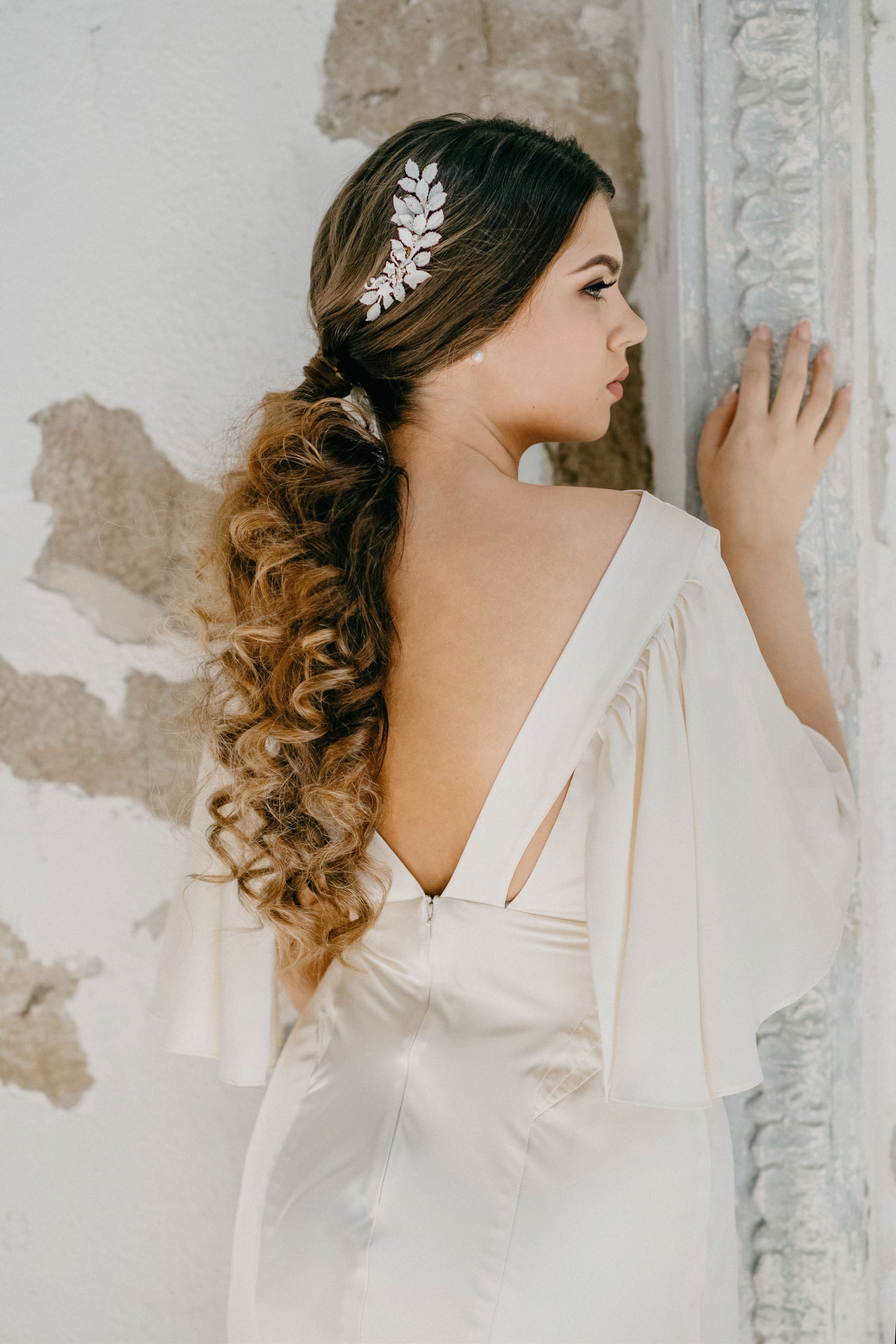 bride with hair comb