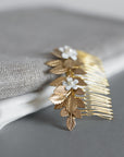 Gold leaf and flower bridal hair comb detail