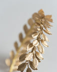 Close-up of golden leaves and crystals – CLOTILDE wedding headband detail
