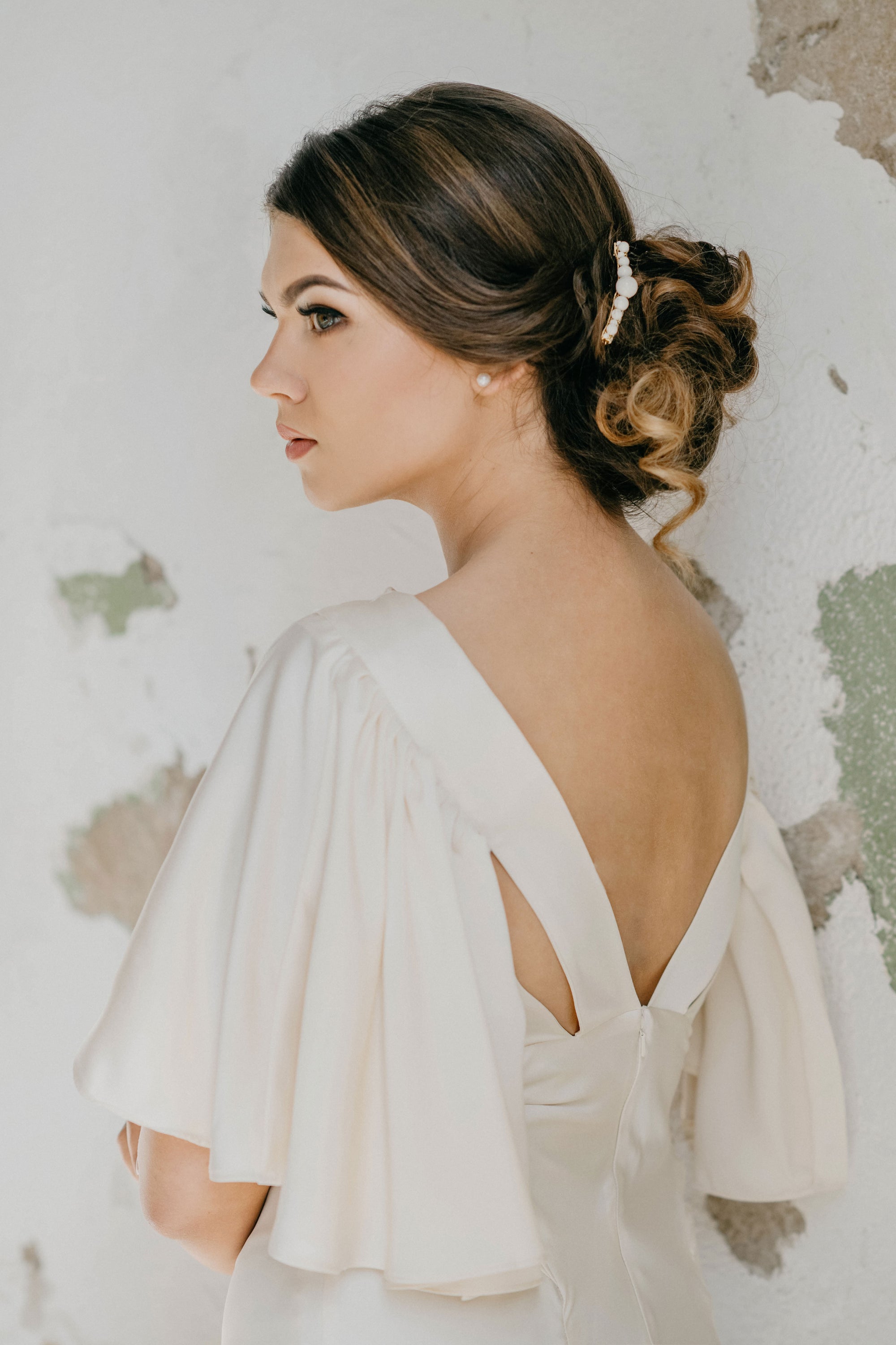 wedding pearl hair comb gold or silver in bride hair
