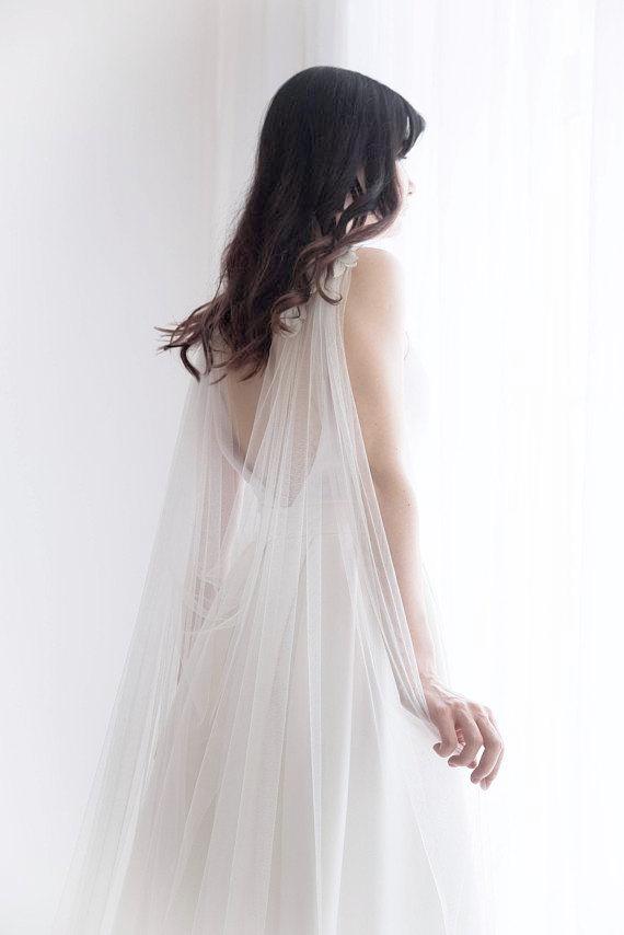 cape veil with lace