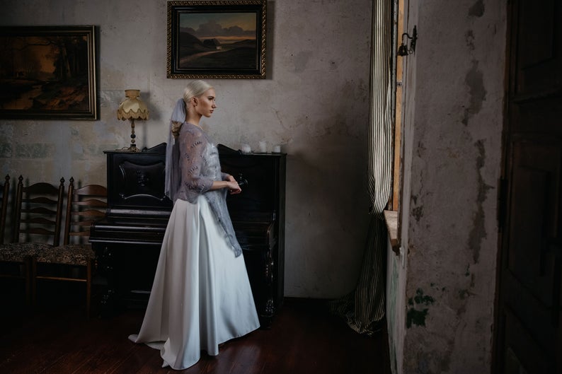 Bride wearing TATIANA hair bow – Swiss dot tulle in dusty blue