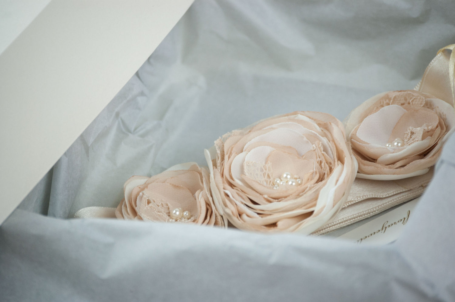 Rustic Wedding Sash, Wedding Belt, Flower Sash, Beige Wedding Sash, Champagne Belt, Floral Bridal Belt