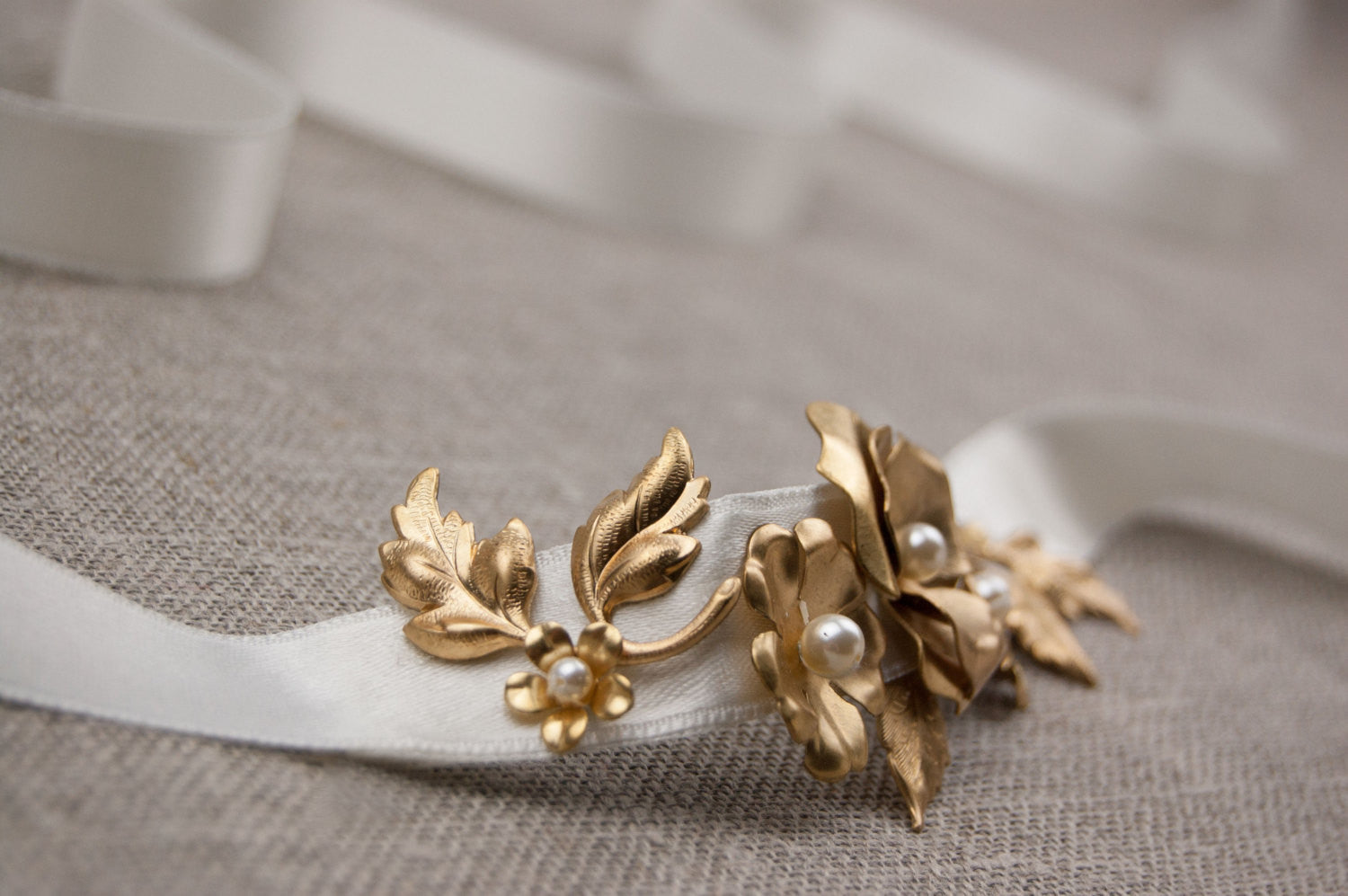 Gold bridal belt, Wedding belt, Gold sash, Wedding dress sash gold with pearls