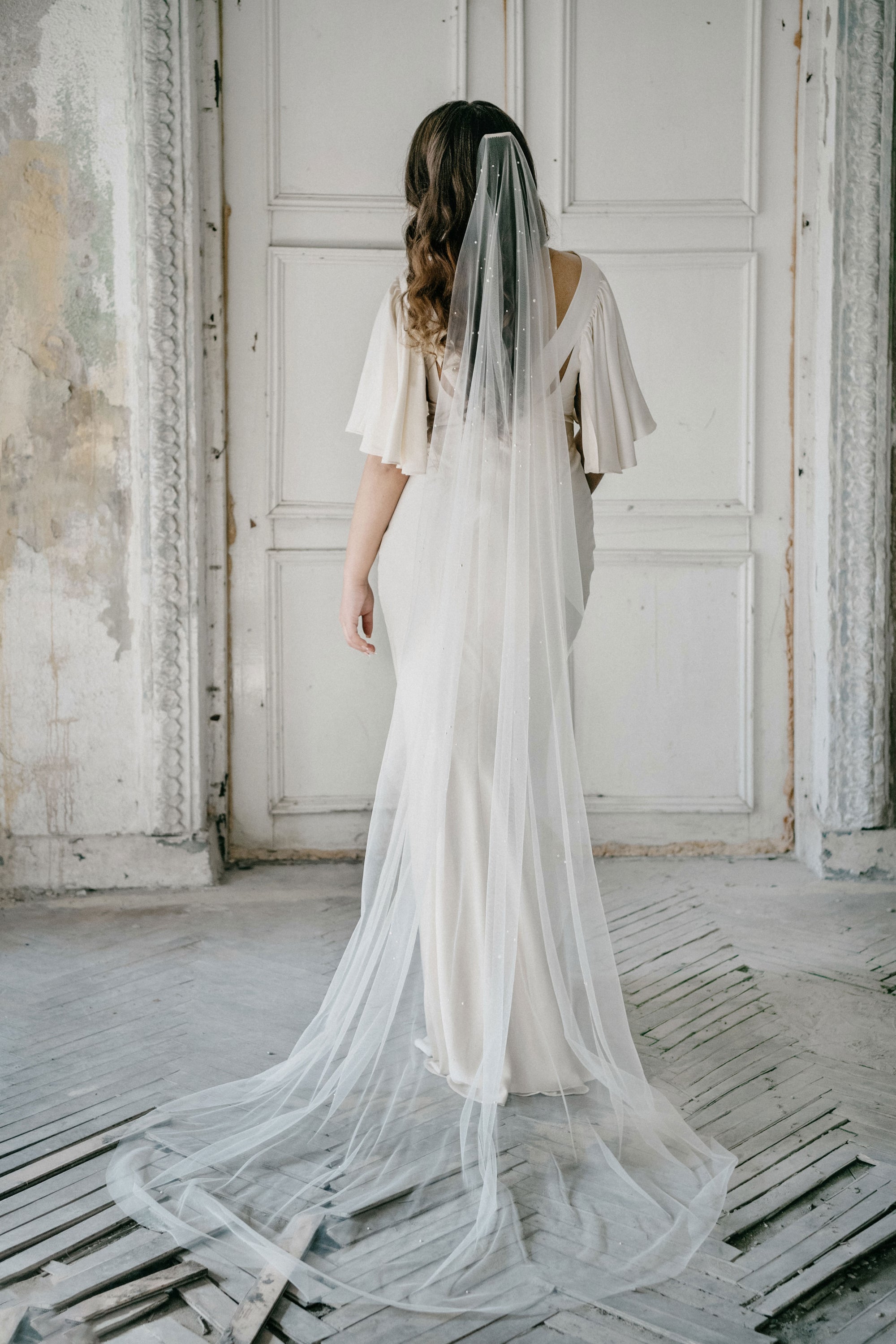 long bridal veil with pearls