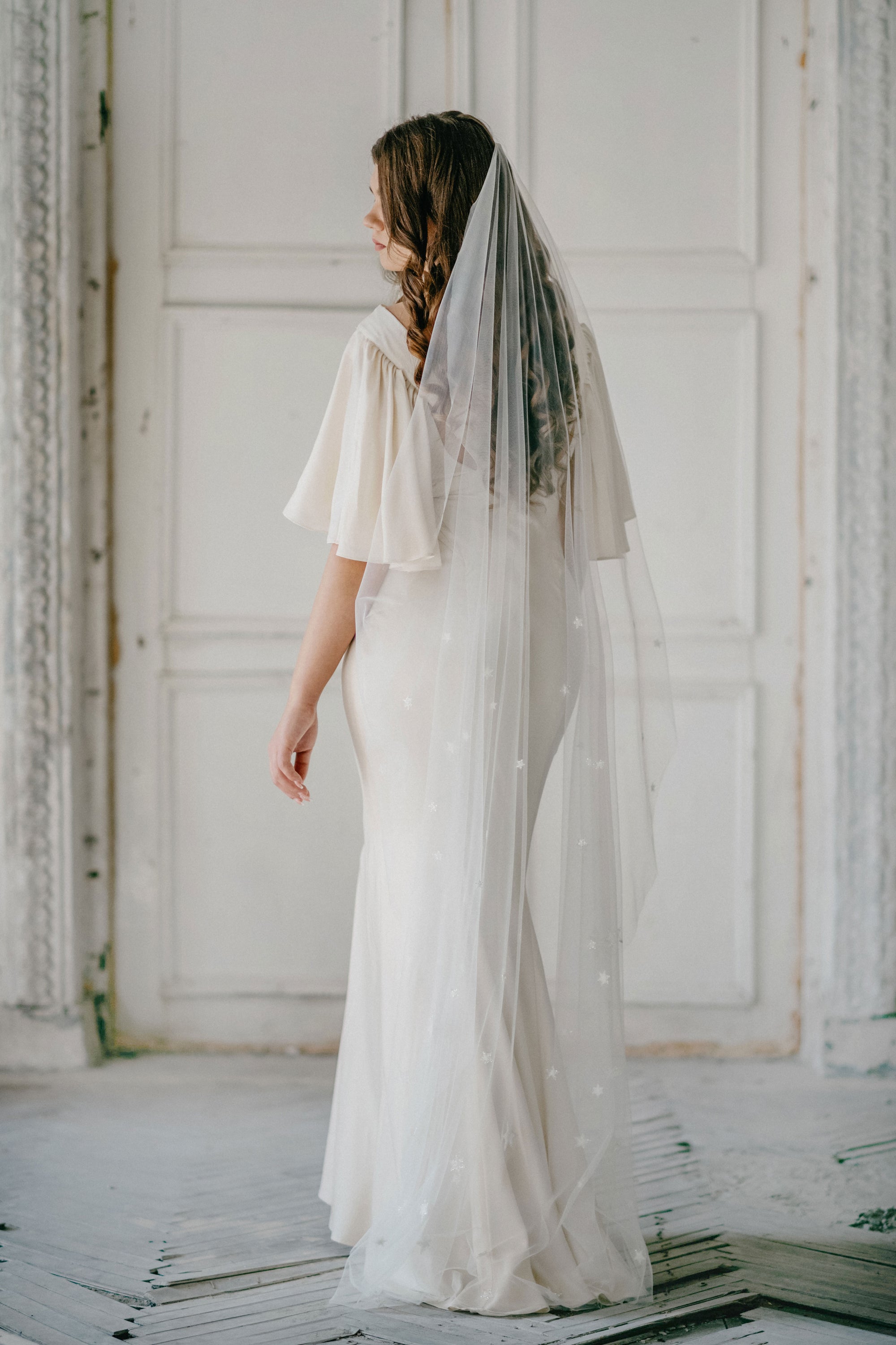 Bride wearing COELESTINE star veil - back look