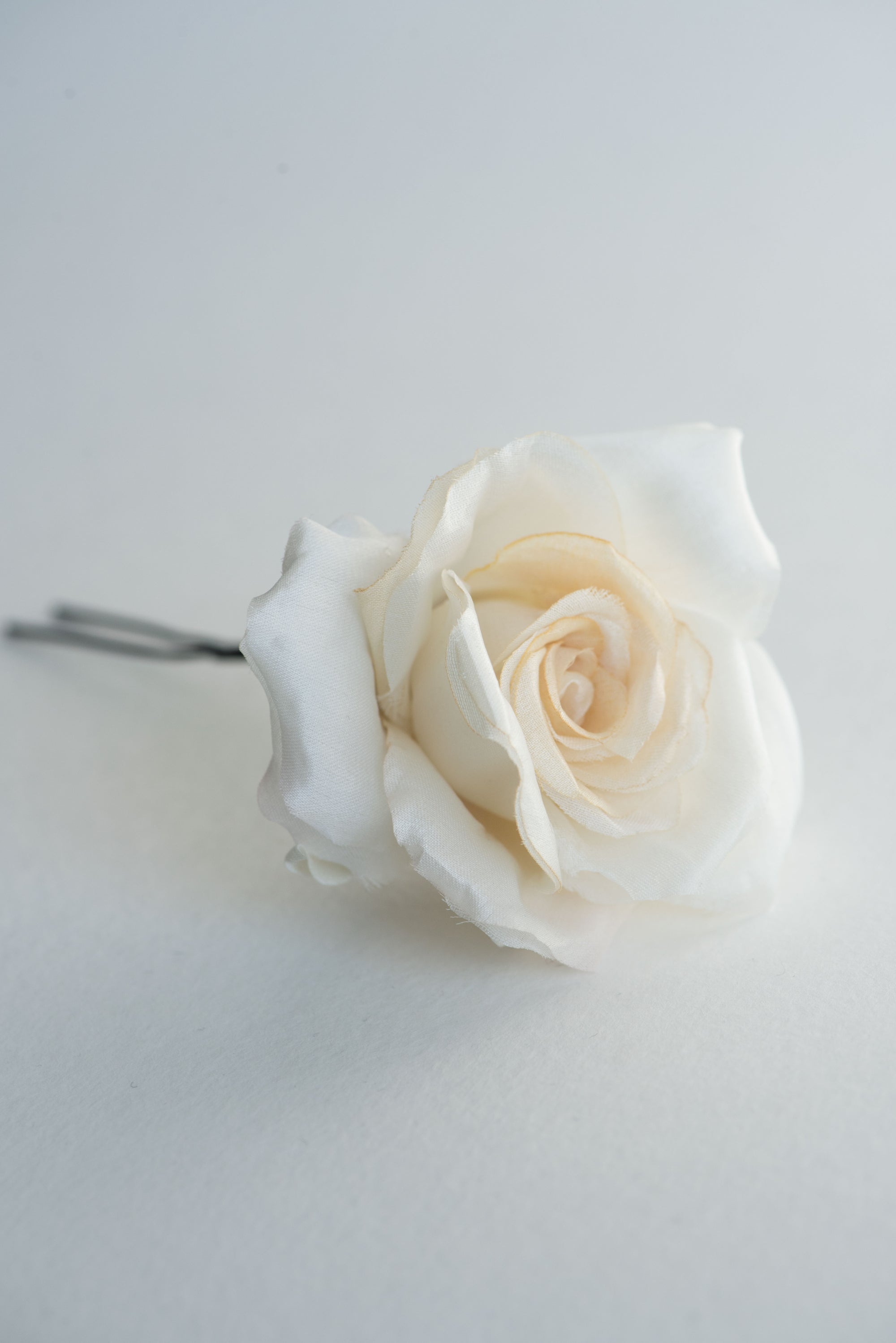 Handmade silk rose hair flower for brides in ivory shade — ROZALIA by Floraljewellery