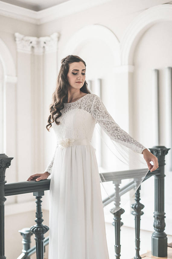Bride wearing JANE simple narrow veil in soft English tulle — ivory