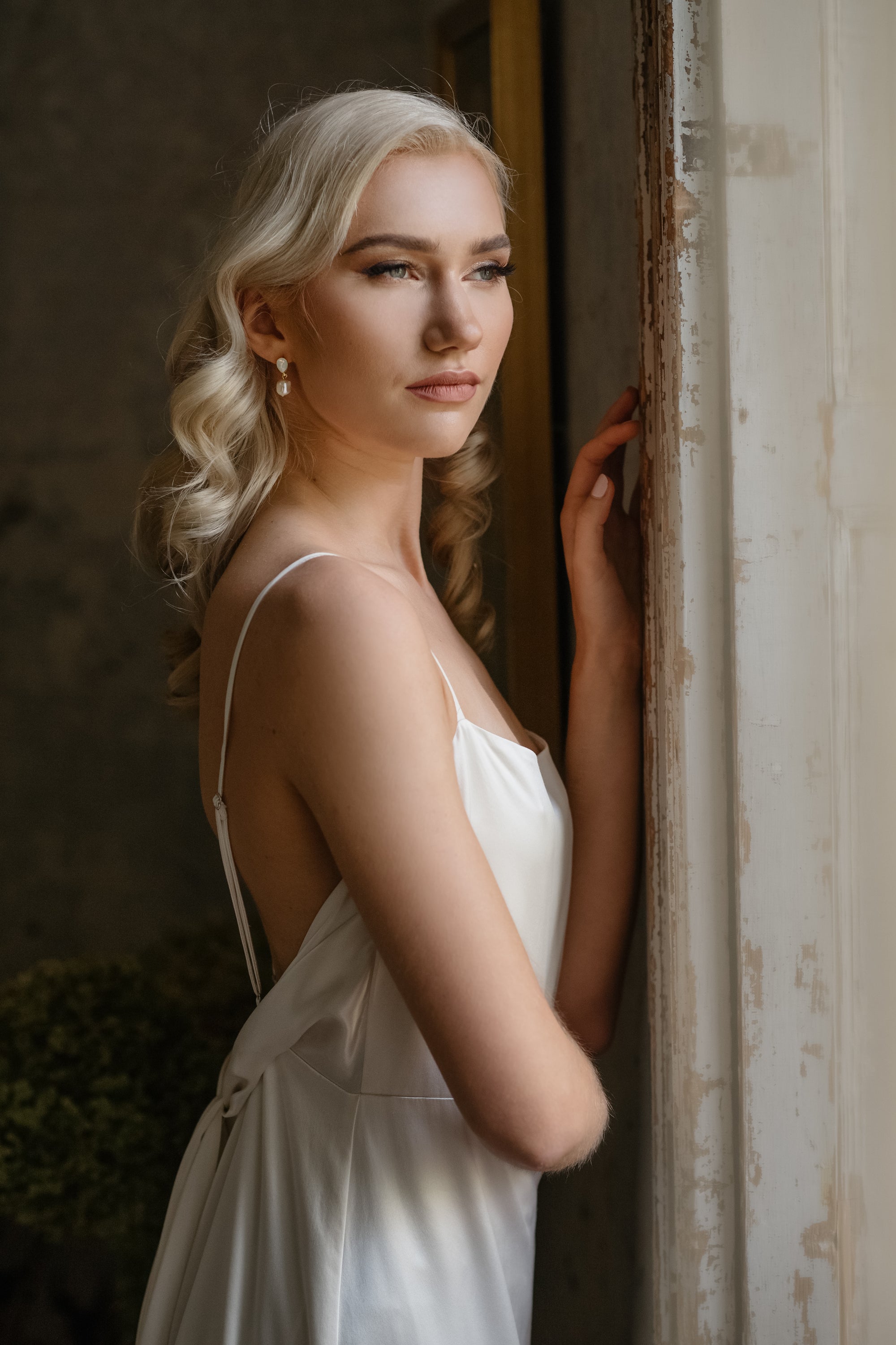 Elegant pearl drop earrings with sterling silver stud, inspired by Les pêcheurs de perles, perfect for weddings and special occasions.