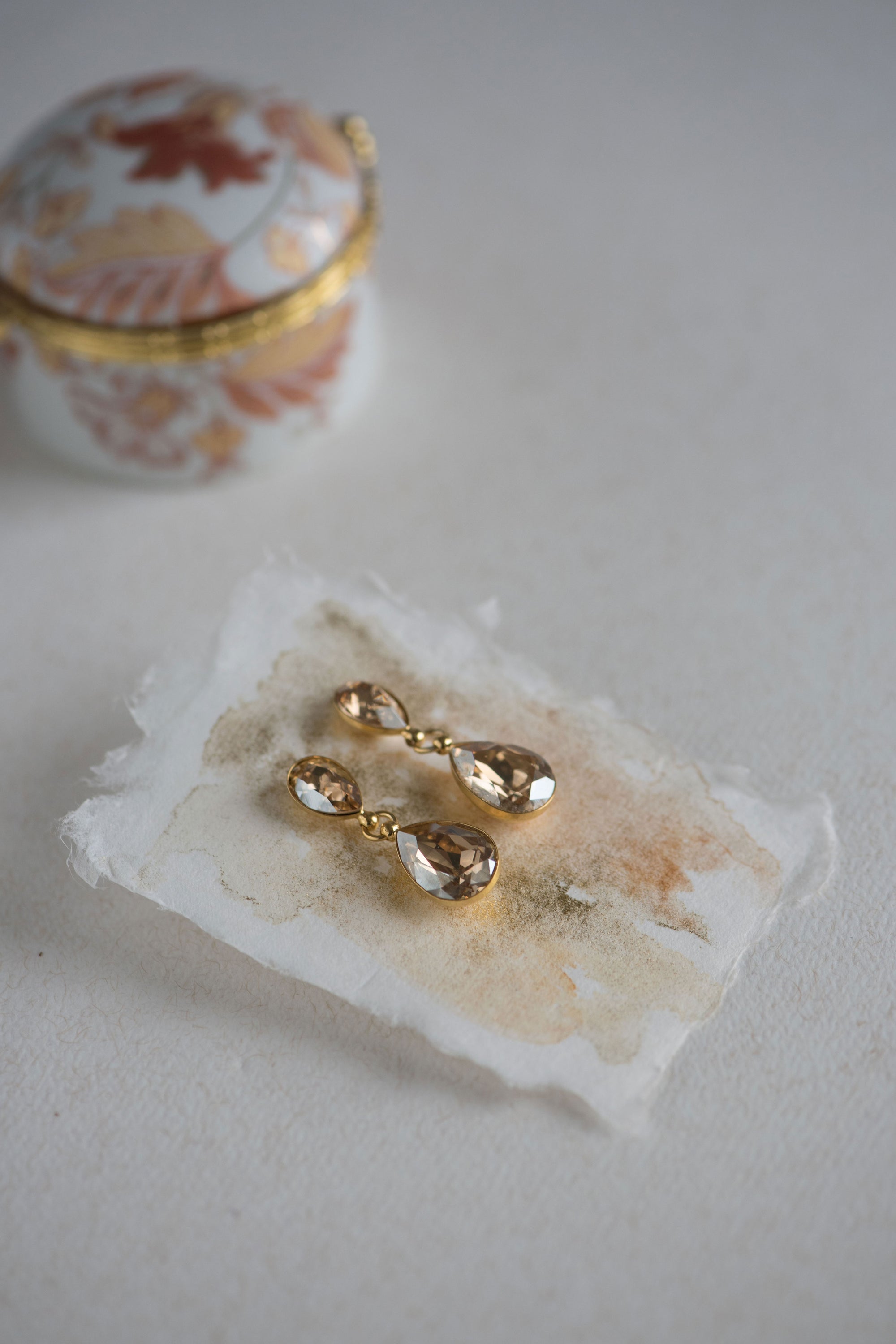 Gold shadow color crystal earrings