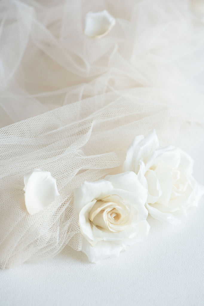 Bridal petal veil and rose flowers hair pin set - ILZE