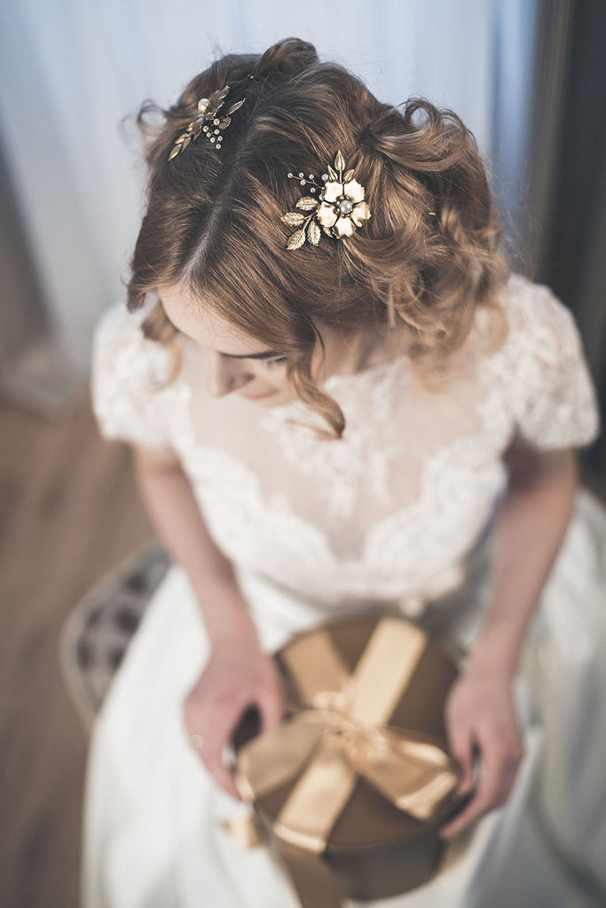 Gold floral hair pins - AGLAEA