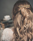 Small gold laurel hair comb with matte brass leaves and subtle crystal accents. Lightweight bridal accessory for minimalist and Grecian-inspired weddings