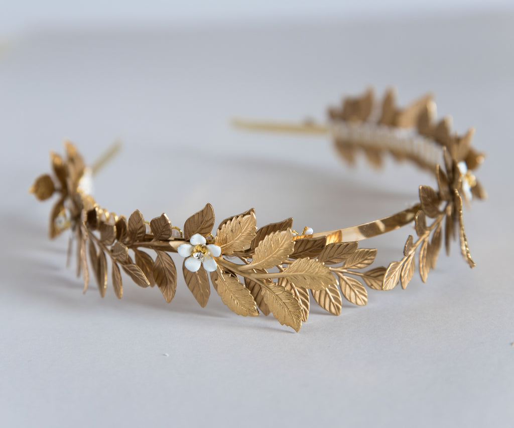 crown made of laurel leaves