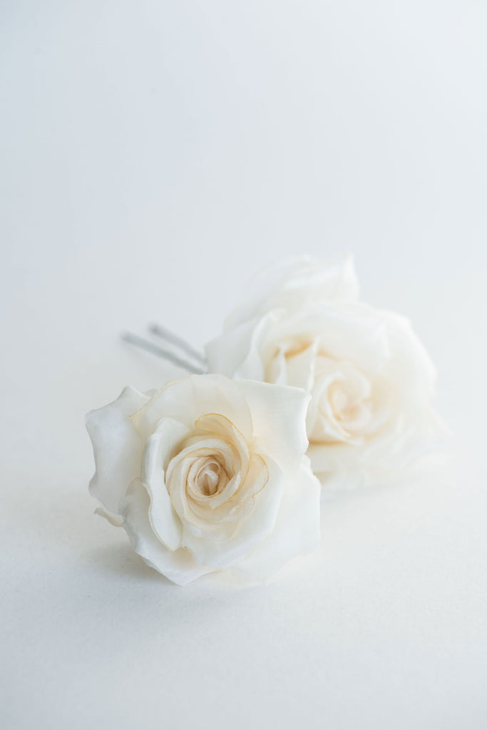 Bridal petal veil and rose flowers hair pin set - ILZE